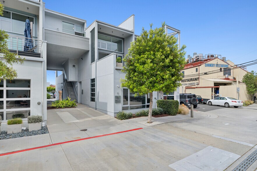 More Photos Of 517 30th St, Newport Beach Freestanding For Sale