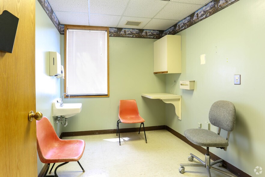 More Photos Of 243 S Main St, Albion Town Orleans Medical For Lease