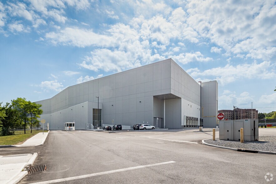 More Photos Of 28-10 Whitestone Expy, Flushing Warehouse For Sale