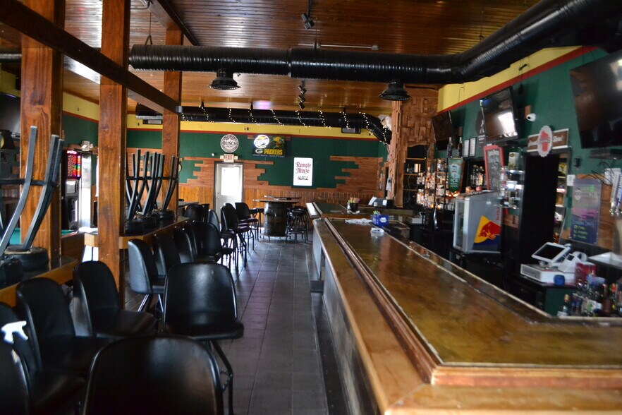 More Photos Of 1110 W Campus Ave, Wausau General Retail For Sale
