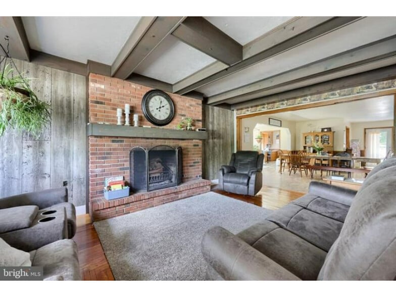 More Photos Of 240 Railroad Ave, Bird In Hand Flex For Sale
