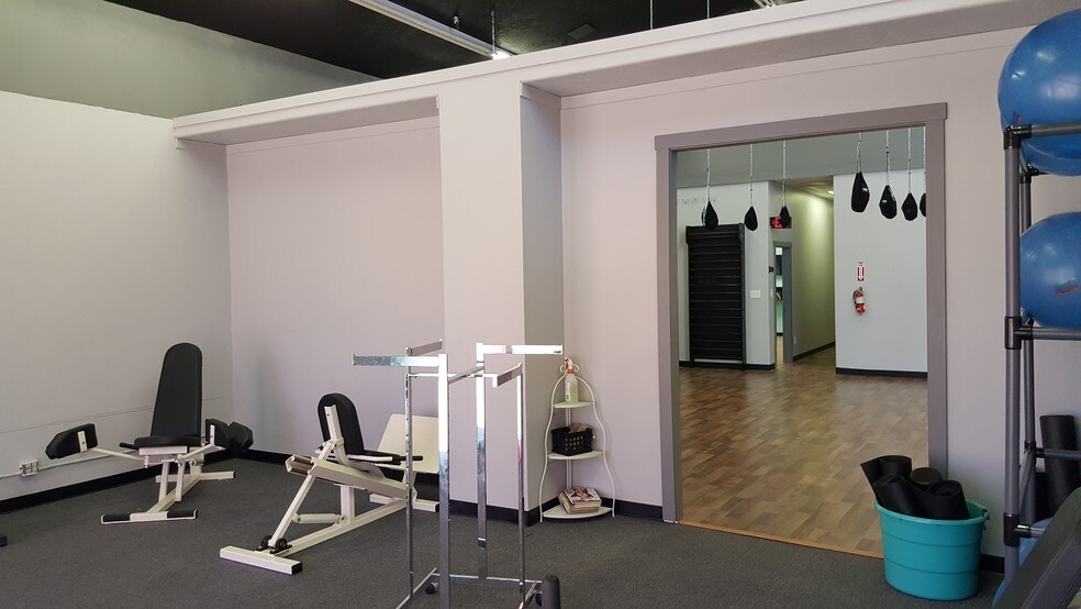 More Photos Of 2465 N Main St, Sunset Unknown For Lease