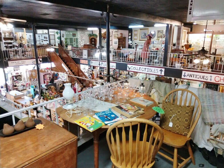 More Photos Of 264 W 6th Ave, Junction City Storefront For Sale