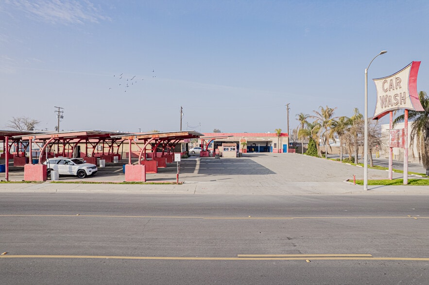 Primary Photo Of 1407 High St, Delano Carwash For Sale
