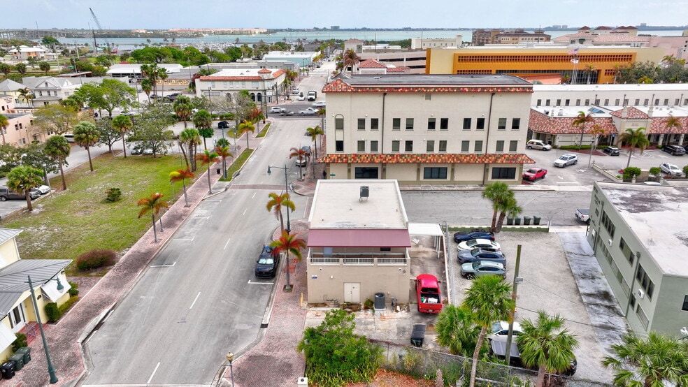 More Photos Of 129 N 5th St, Fort Pierce Storefront Retail Residential For Sale