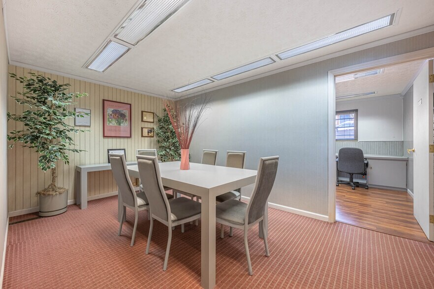 More Photos Of 2105 Central Ave, Middletown Office For Sale