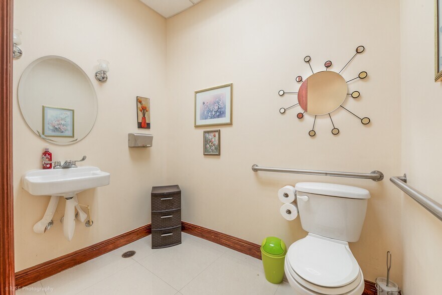 More Photos Of 135 San Lorenzo Ave, Coral Gables Office For Sale