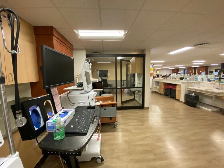 More Photos Of 4311 Old Indiana 261, Newburgh Medical For Sale