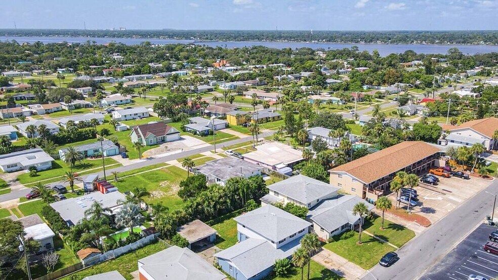 More Photos Of 420 Auburn Dr, Daytona Beach Apartments For Sale
