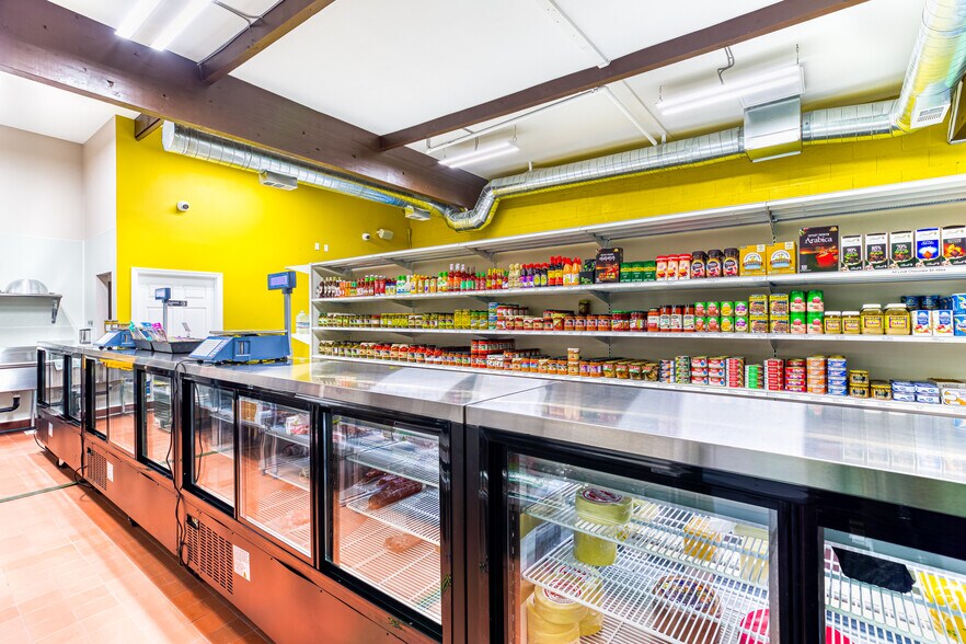 More Photos Of 10124-10138 Topanga Canyon Blvd, Chatsworth General Retail For Sale