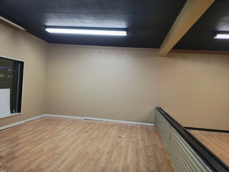 More Photos Of 723-729 S Green River Rd, Evansville Unknown For Lease