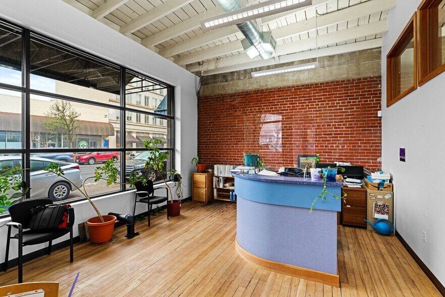 More Photos Of 127 SW 4th St, Corvallis Storefront For Sale