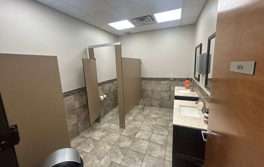 More Photos Of 2387 Midway Rd, Carrollton Flex For Lease