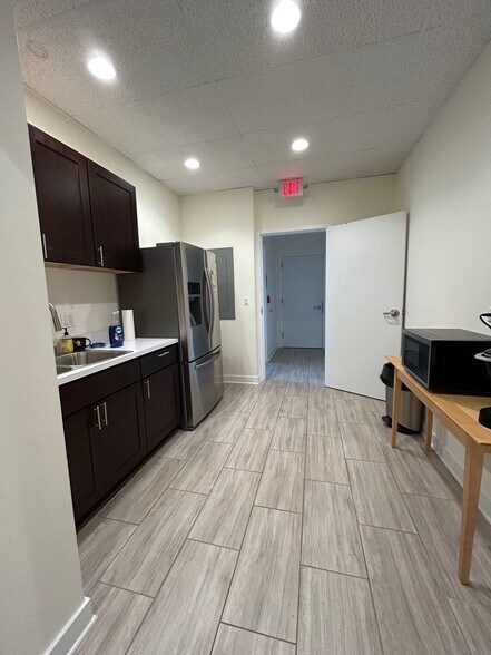 More Photos Of 3500 Western Ave, Highland Park Loft Creative Space For Lease