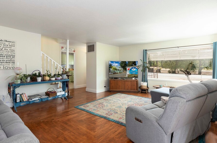 More Photos Of 18248 Redwood Hwy, Selma Apartments For Sale