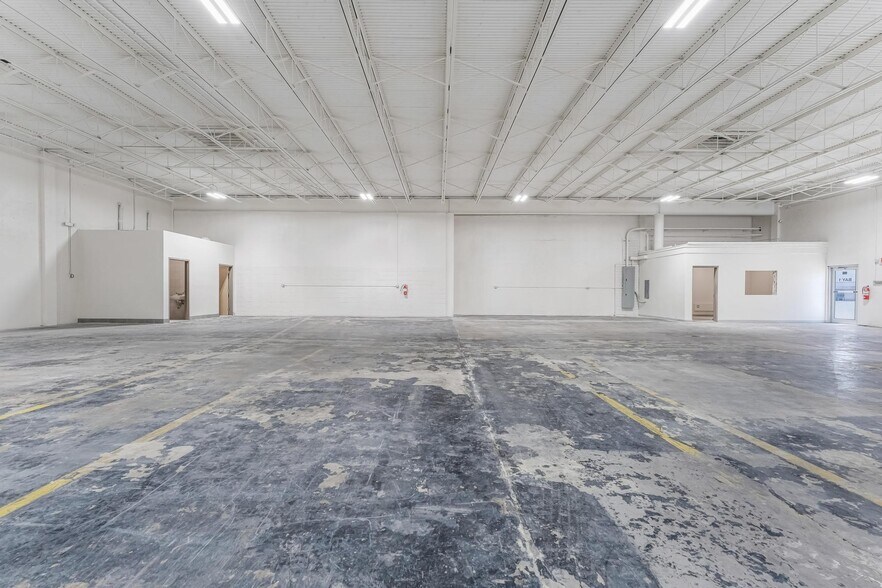 More Photos Of 14525-14570 NW 26th Ave, Opa Locka Manufacturing For Lease