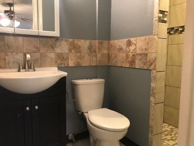 More Photos Of 7648 Broadview Dr, Houston Apartments For Sale