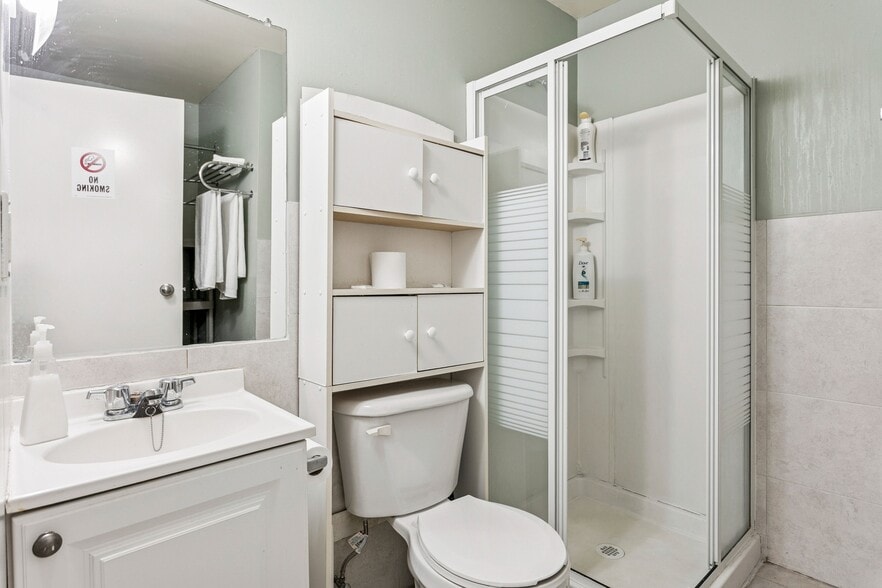 More Photos Of 135 Jarvis St, Toronto Hotel For Sale