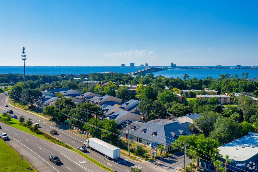 More Photos Of 913 Gulf Breeze Pky, Gulf Breeze Storefront Retail Office For Sale