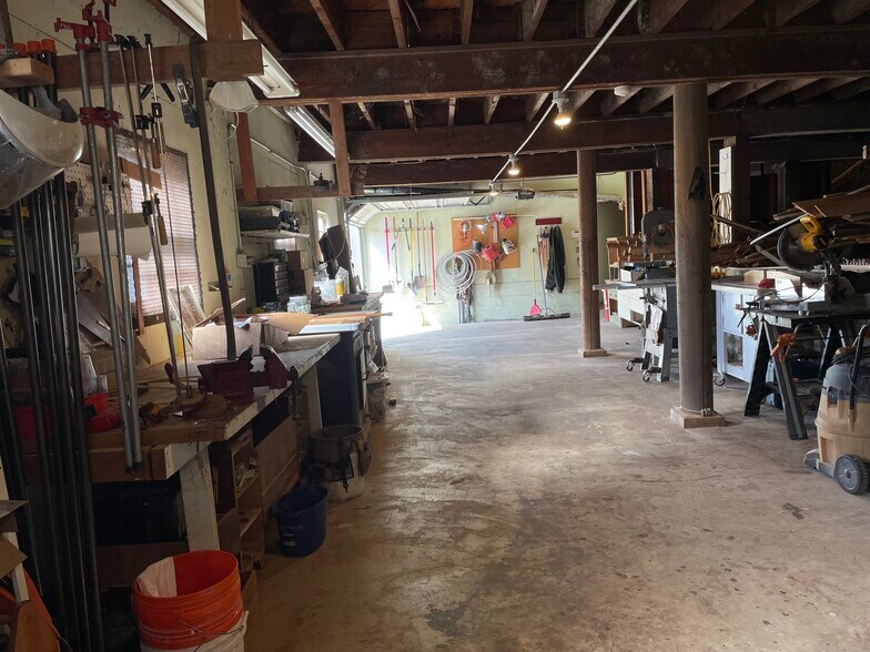 More Photos Of 155 N Elm St, Kalama Storefront Retail Residential For Sale