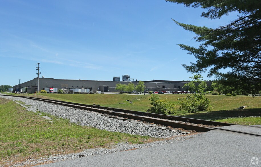 More Photos Of 56 Duplainville Rd, Saratoga Springs Manufacturing For Sale