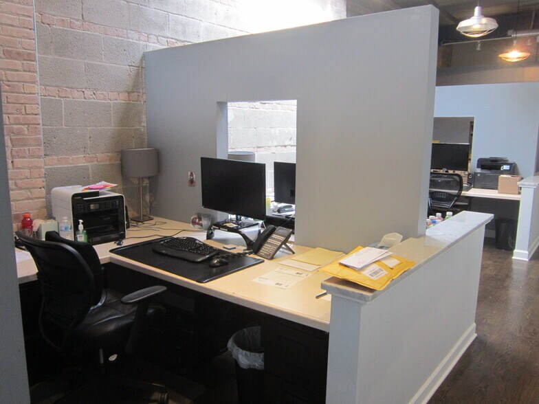 More Photos Of 8135 Monticello Ave, Skokie Office For Sale