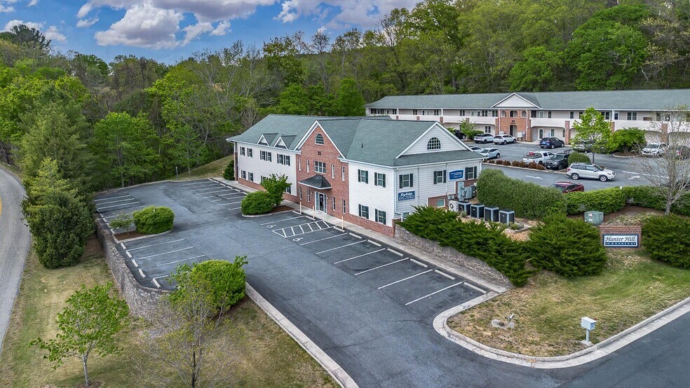More Photos Of 25 Crossing Ln, Lexington Office For Sale