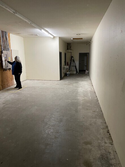 More Photos Of 5717 Il Route 78, Virginia Freestanding For Lease