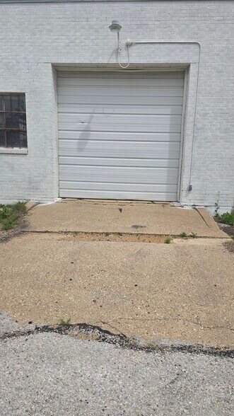 More Photos Of 602-604 E Davis St, Grand Prairie Light Manufacturing For Sale