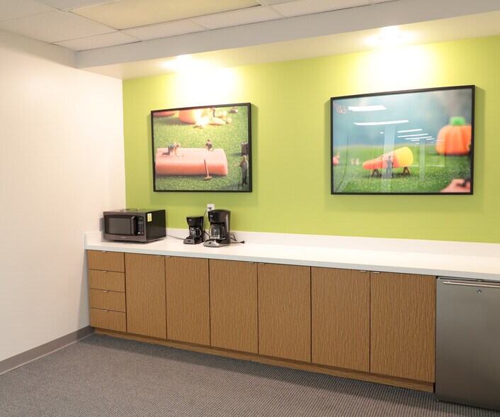 More Photos Of 1300 Bay Area Blvd, Houston Coworking Space