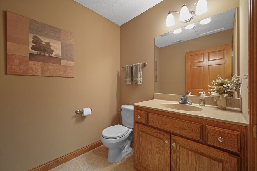 More Photos Of 2502 Beech St, Valparaiso Storefront For Sale