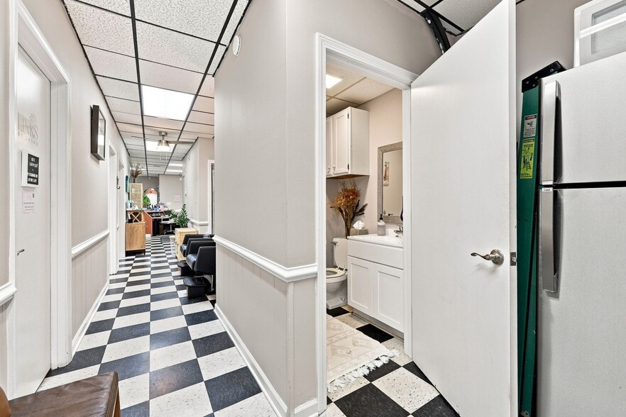 More Photos Of 2705 N Croatan Hwy, Kill Devil Hills Freestanding For Sale