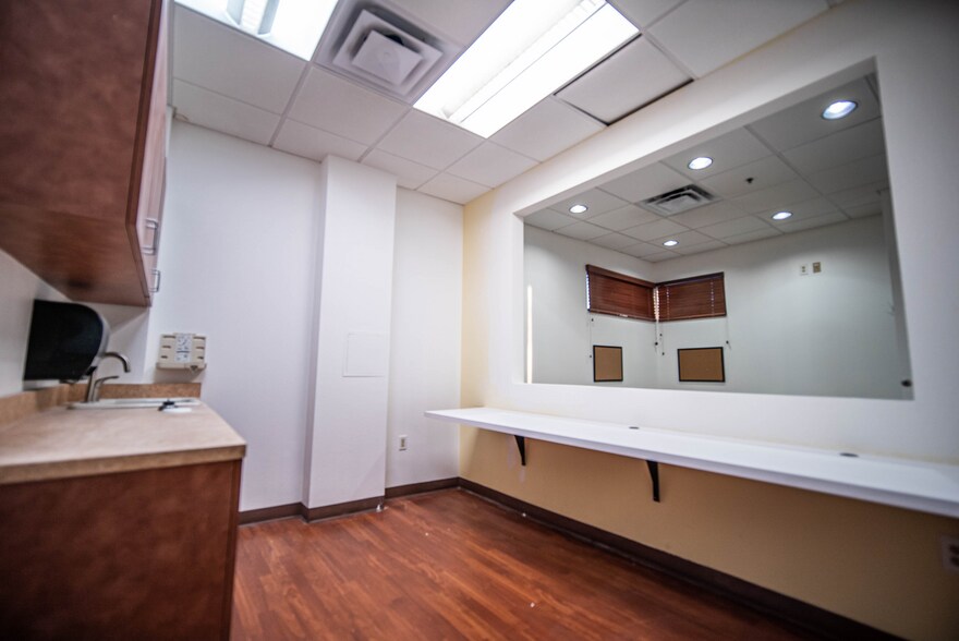 More Photos Of 10240 W Indian School Rd, Phoenix Medical For Lease