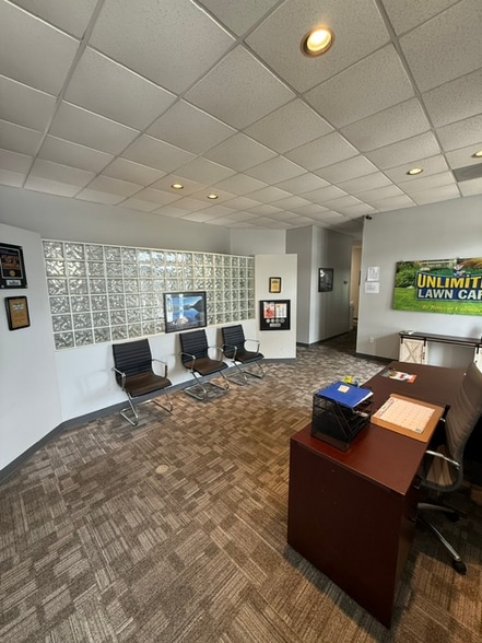 More Photos Of 1030 Nine N Dr, Alpharetta Distribution For Lease