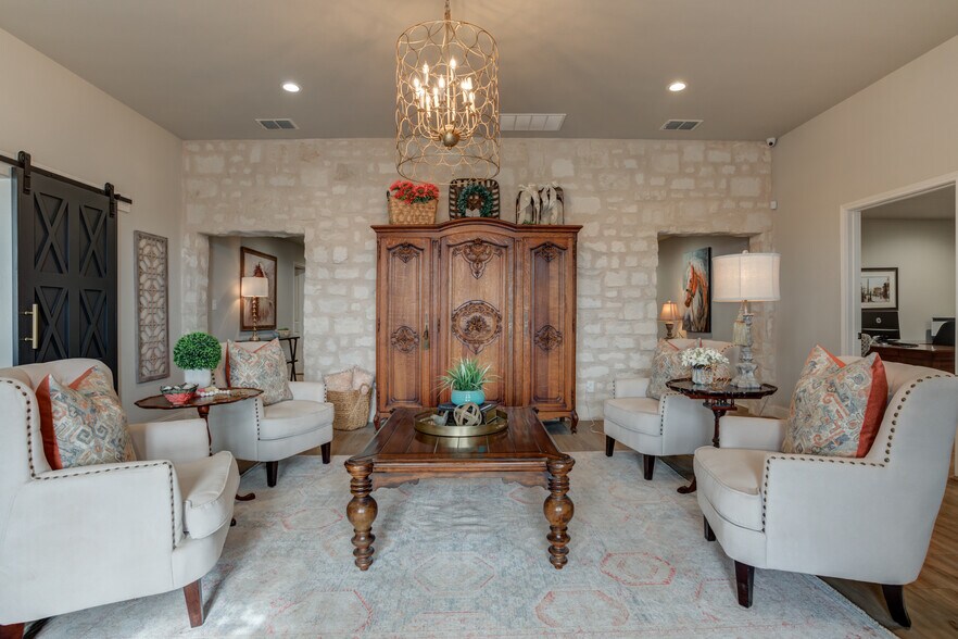 More Photos Of 604 E County Road 7200, Lubbock Office Residential For Sale