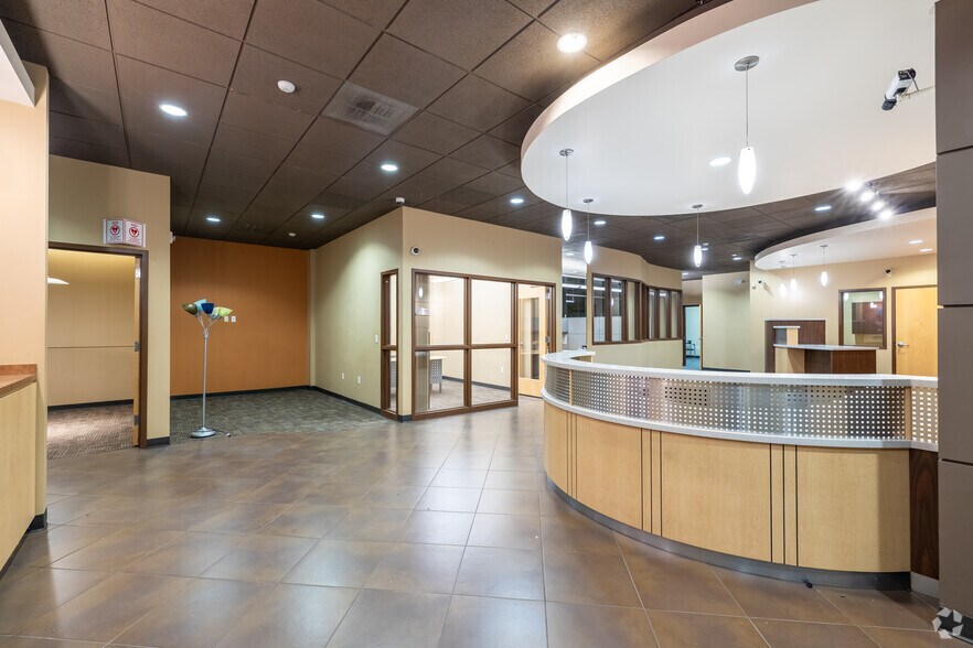 Primary Photo Of 4000 Quebec St, Denver General Retail For Sale