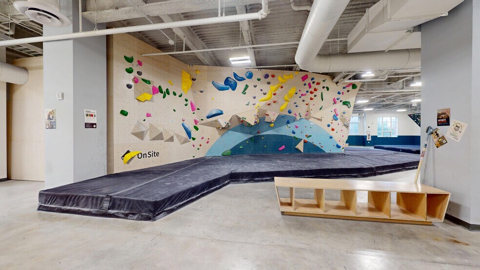 More Photos Of 426 State St, Erie Specialty For Lease