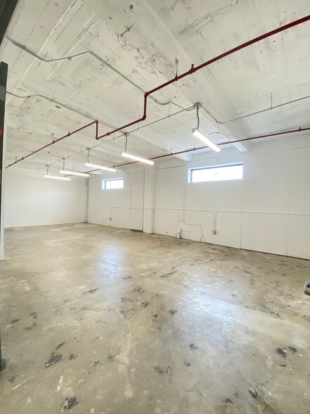 More Photos Of 901 E 31st St, Los Angeles Manufacturing For Lease