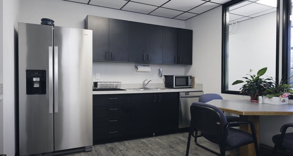 More Photos Of 550 S Main St, Lebanon Office For Sale