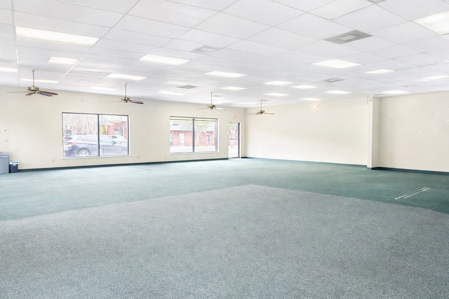 More Photos Of 14232 7th St, Dade City General Retail For Lease