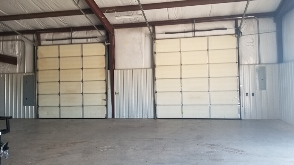 More Photos Of 3701 US Highway 81, Marlow Warehouse For Lease