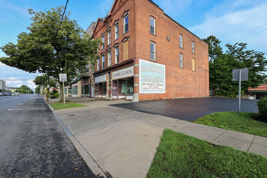 More Photos Of 114-116 W Broadway, Fulton Multifamily For Sale
