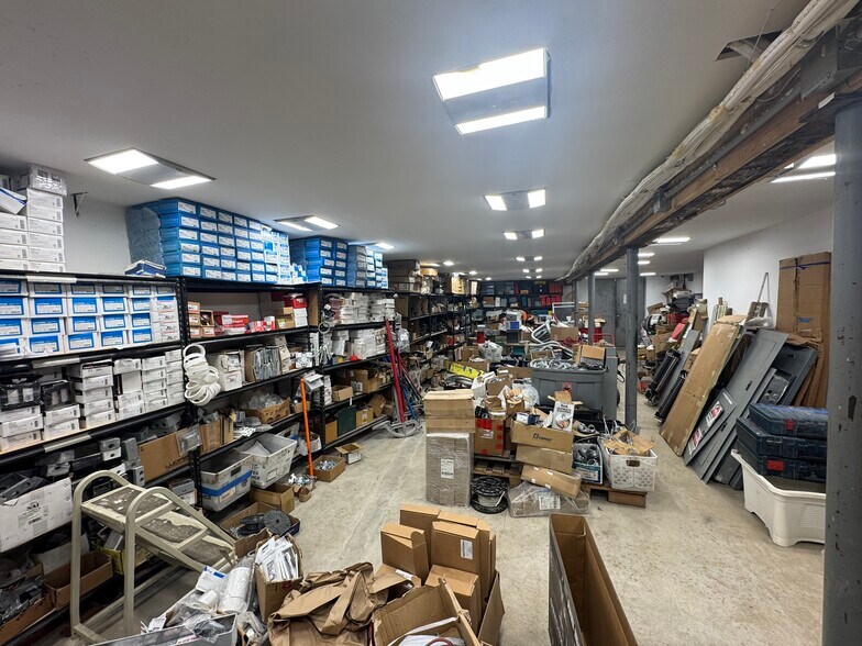 More Photos Of 174 Targee St, Staten Island Office For Lease