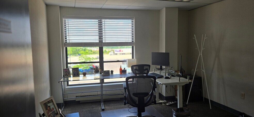 More Photos Of 100 Park Manor Dr, Pittsburgh Freestanding For Lease