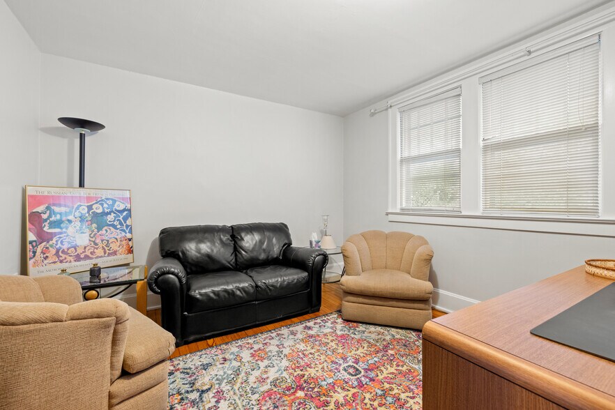 More Photos Of 520 E Maxwell St, Lexington Office For Sale