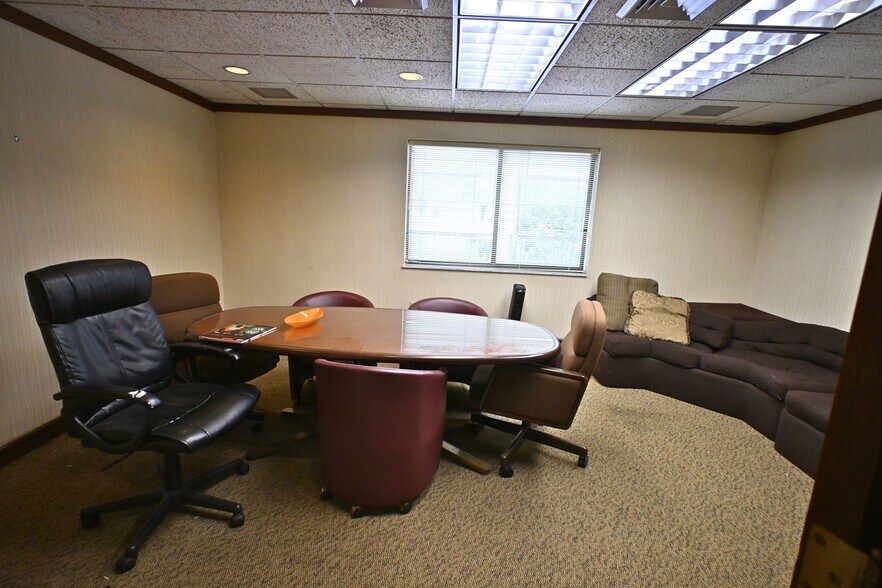 More Photos Of 2650 Biscayne Blvd, Miami Office For Lease