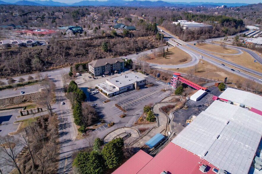 More Photos Of 6 Roberts Rd, Asheville Office For Lease