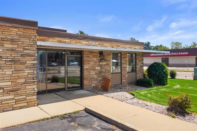 More Photos Of 3273 Church St, Stevens Point Office For Sale