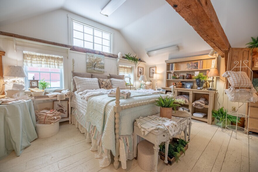 More Photos Of 16 West Main St, Wilmington General Retail For Sale