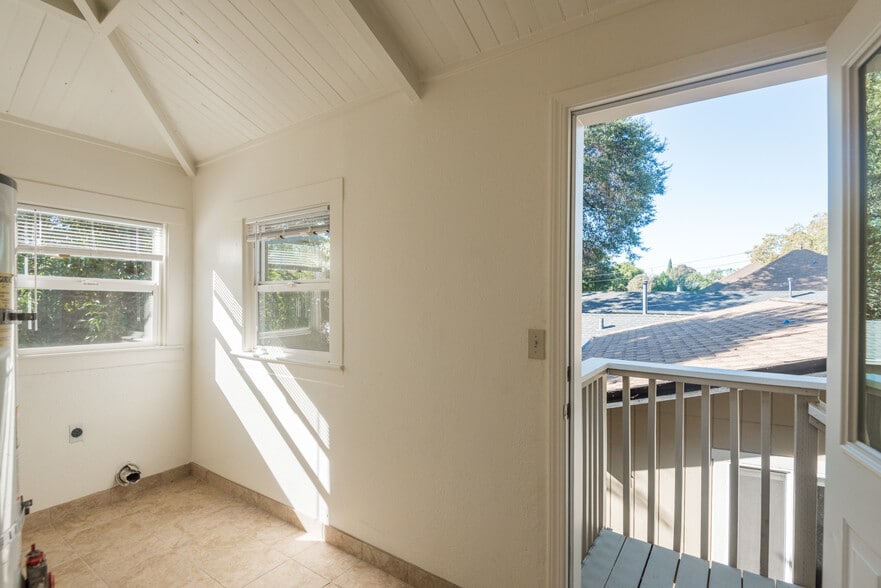More Photos Of 811 Davis St, Santa Rosa Apartments For Sale